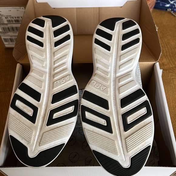 APL TECHLOOM PRO. MENS SIZE 7. Only worn twice - Picture 3 of 4